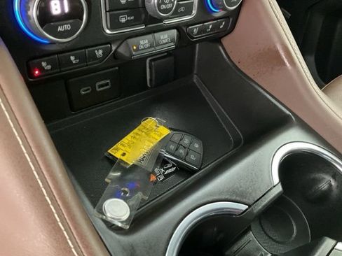 Used 2023 Chevrolet Suburban High Country image 13