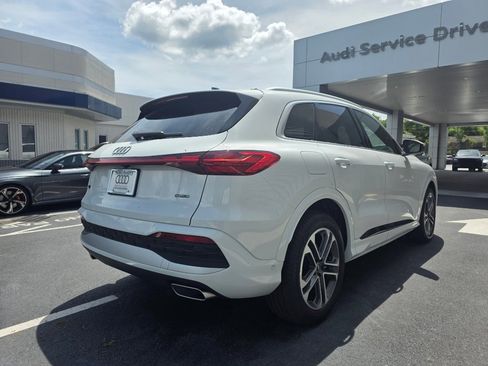 New 2025 Audi Q5 Prestige image 9