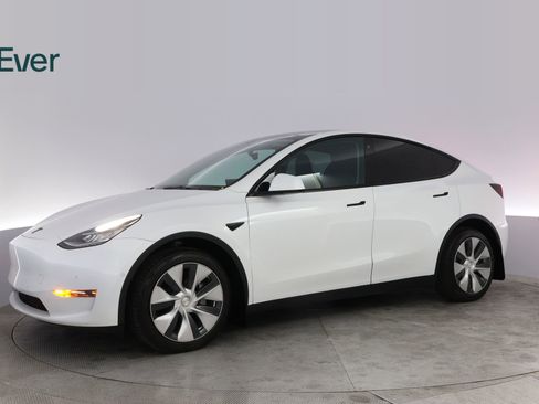 Used 2022 Tesla Model Y Long Range AWD/4WD image 18