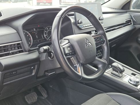 Used 2024 Mitsubishi Outlander SE image 10