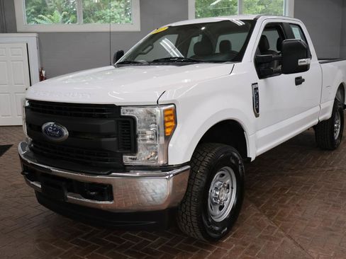 Used 2017 Ford F250 XL w/ Power Equipment Group AWD/4WD image 3