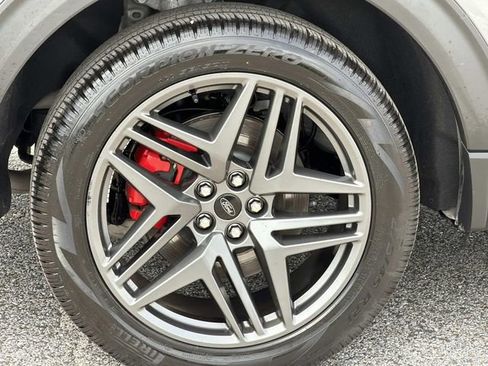 Used 2025 Ford Explorer ST-Line w/ ST-Line Street Pack AWD/4WD image 15