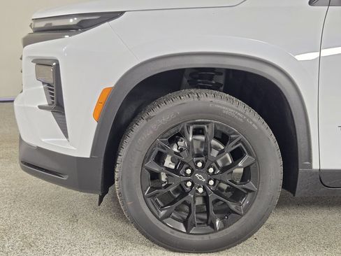 New 2026 Chevrolet Traverse LT w/ Midnight/Sport Edition FWD image 9