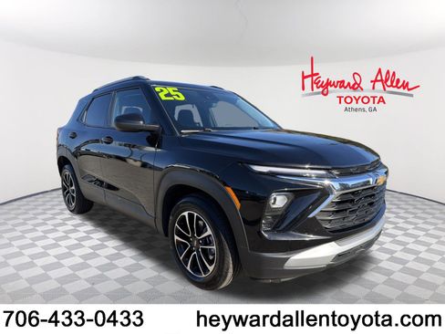 Used 2025 Chevrolet TrailBlazer LT image 1