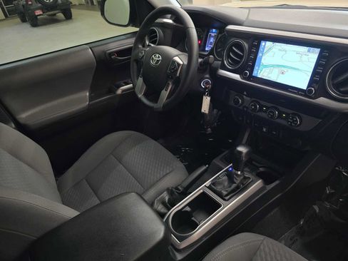 Used 2020 Toyota Tacoma SR5 AWD/4WD image 29