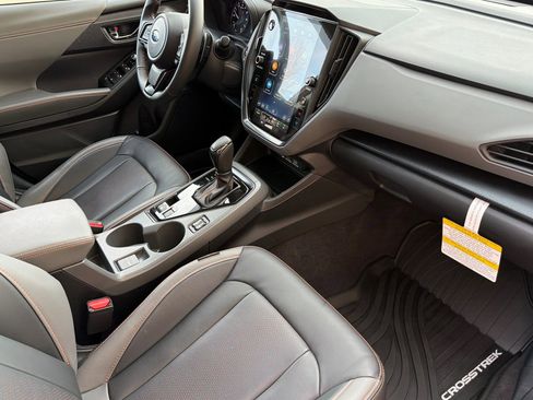 Used 2025 Subaru Crosstrek 2.5i Limited w/ Crosstrek Mirror Package image 16