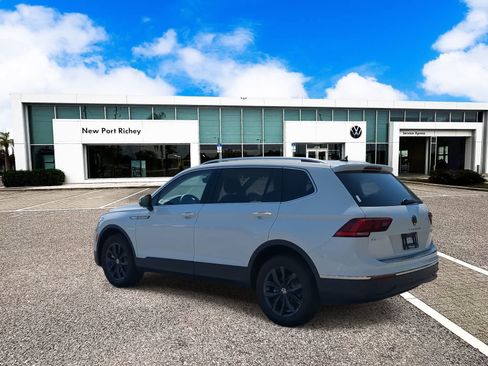 Used 2024 Volkswagen Tiguan SE FWD image 6