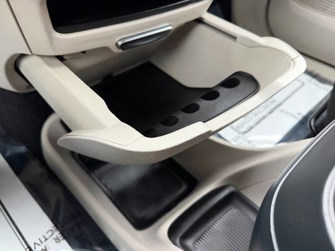 Used 2021 Chrysler Pacifica Touring w/ Cold Weather Group FWD image 46