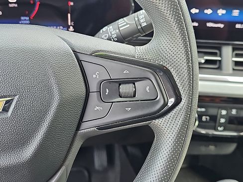 Used 2025 Chevrolet Trax LT FWD image 22