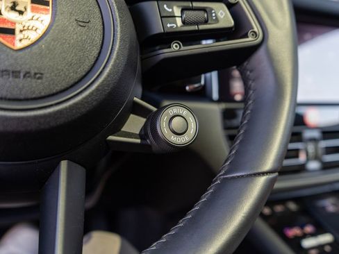 Certified 2025 Porsche Macan Turbo image 21