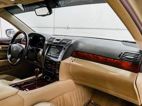 Used 2007 Lexus LS 460 RWD image 19