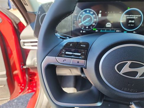New 2025 Hyundai Elantra Limited image 24