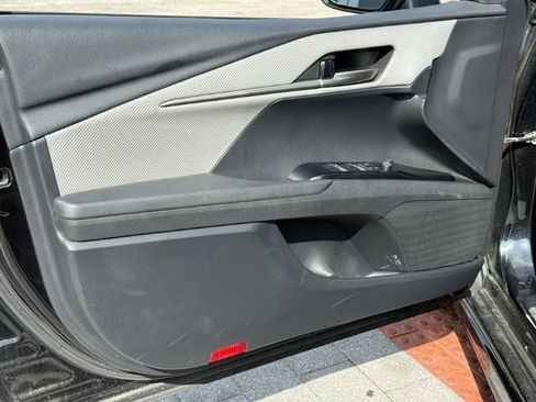 Used 2025 Toyota Camry SE w/ Convenience Package FWD image 9