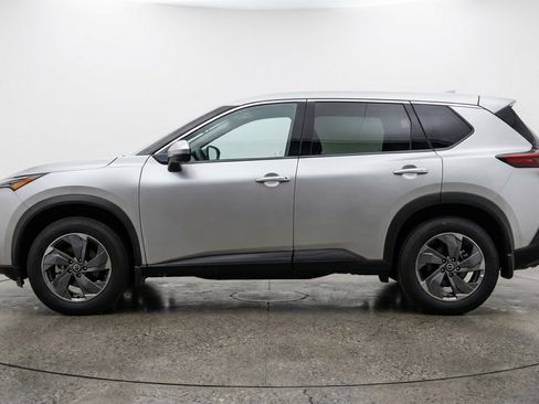 Used 2025 Nissan Rogue SV image 5