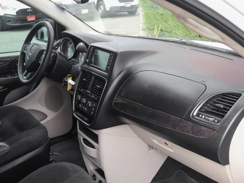 Used 2019 Dodge Grand Caravan SE image 34