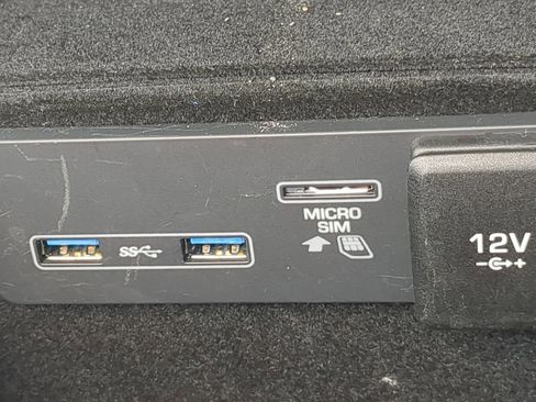 Used 2019 Land Rover Range Rover Velar R-Dynamic SE image 21