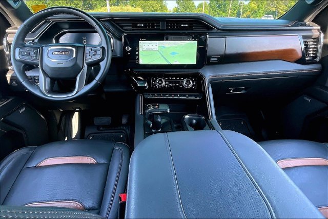 Used 2024 GMC Sierra 1500 AT4 w/ Technology Package AWD/4WD image 8