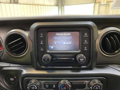 Used 2019 Jeep Wrangler Sport AWD/4WD image 38