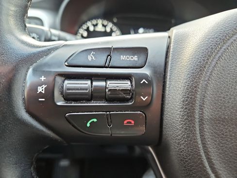 Used 2016 Kia Sorento LX w/ LX Convenience Package image 23