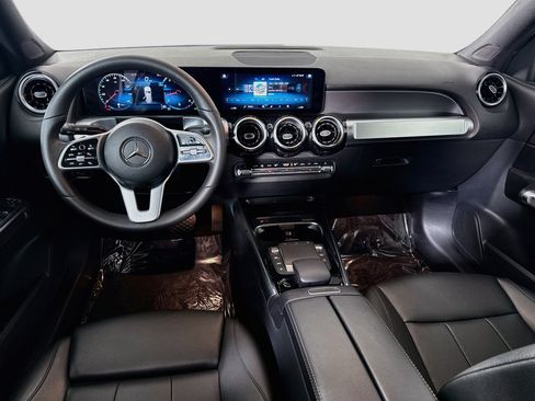 Used 2022 Mercedes-Benz GLB 250 w/ Premium Package Lite image 17