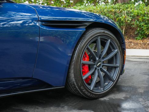 Used 2023 Aston Martin DB11 Volante RWD image 10