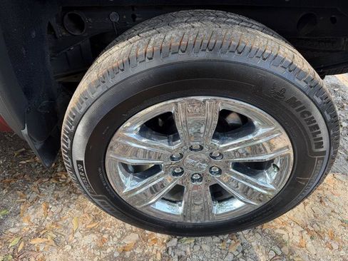 Used 2018 GMC Sierra 1500 SLT w/ Enhanced Driver Alert Package RWD image 9