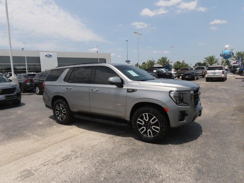 Used 2024 GMC Yukon AT4 w/ Technology Package AWD/4WD image 7