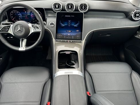 Used 2025 Mercedes-Benz GLC 300 4MATIC image 13