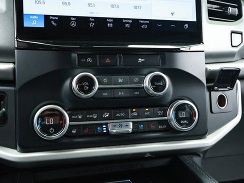 Used 2024 Ford Expedition XLT RWD image 18