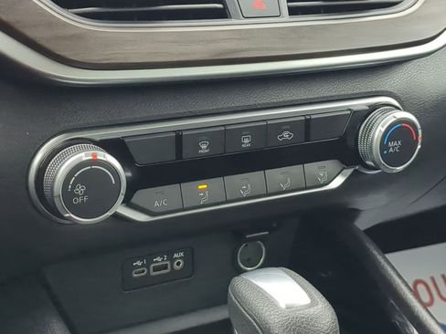 Used 2024 Nissan Altima 2.5 SV image 24