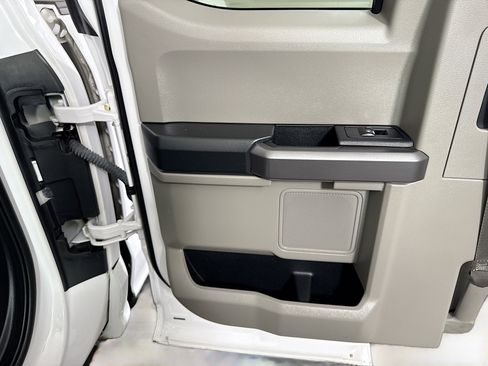 Used 2020 Ford F150 XLT image 25