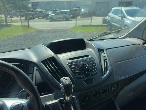 Used 2017 Ford Transit 150 XL image 4