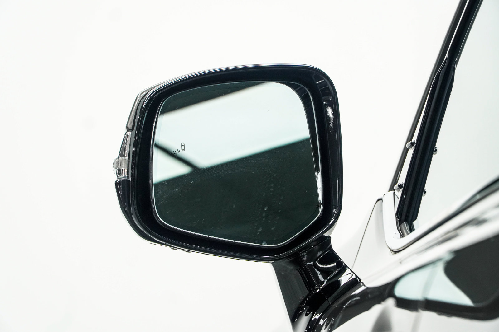 Used 2023 Lexus LX 600 F Sport AWD/4WD image 16
