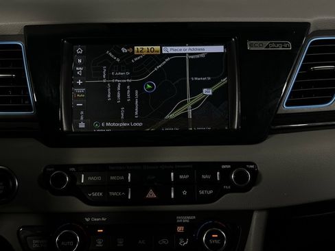 Used 2018 Kia Niro EX Premium image 19