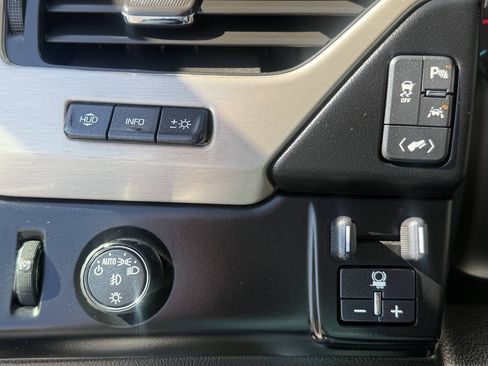 Used 2018 GMC Yukon Denali RWD image 12
