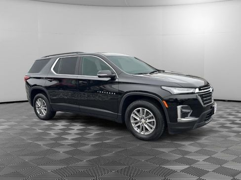 Used 2024 Chevrolet Traverse LT image 2