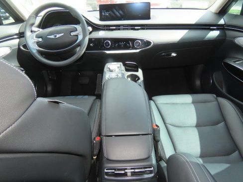 Used 2025 Genesis GV70 2.5T AWD/4WD image 22