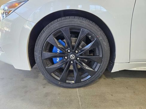 Used 2018 Nissan Maxima SR w/ Midnight Edition FWD image 31