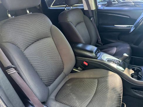 Used 2019 Dodge Journey SE FWD image 22
