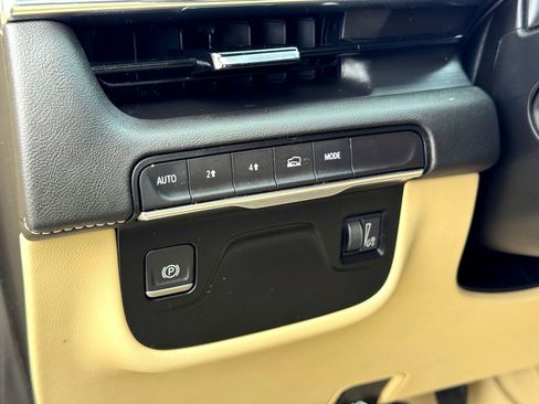 Used 2023 Cadillac Escalade Premium Luxury image 16