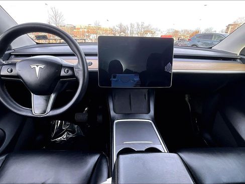 Used 2021 Tesla Model Y Long Range image 13
