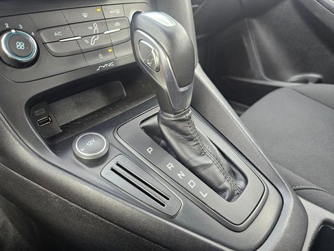 Used 2015 Ford Focus SE image 40
