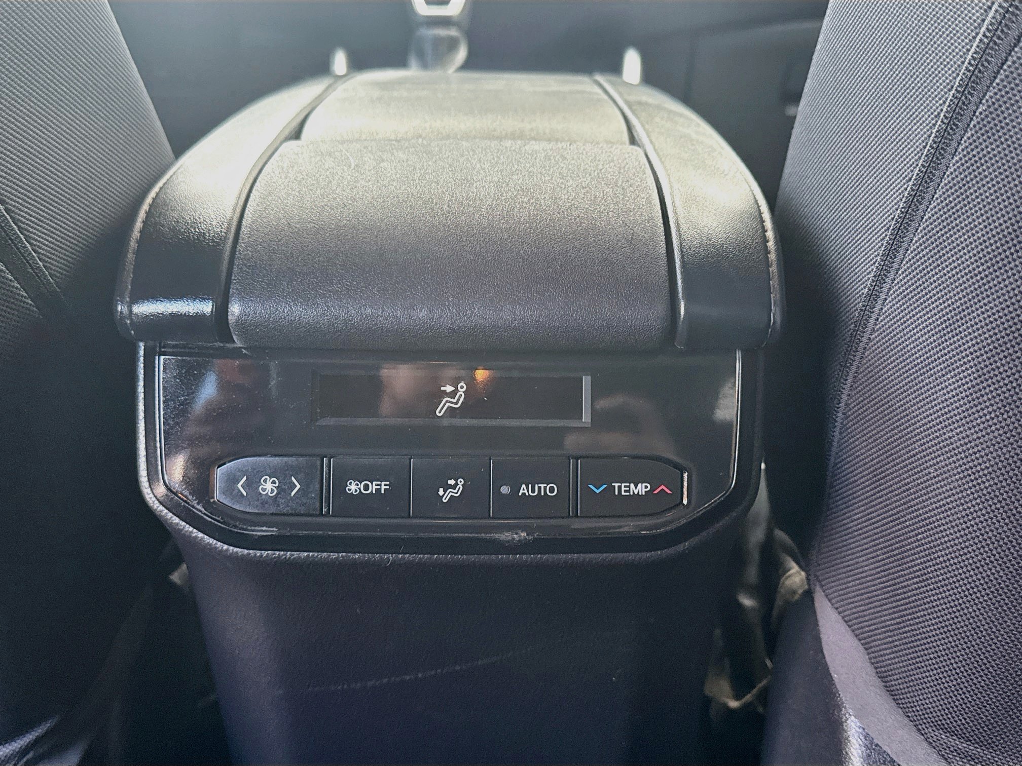 Used 2022 Toyota Highlander LE FWD image 22