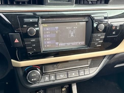 Used 2016 Toyota Corolla LE image 24