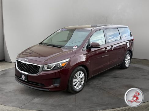 Used 2018 Kia Sedona LX FWD image 3