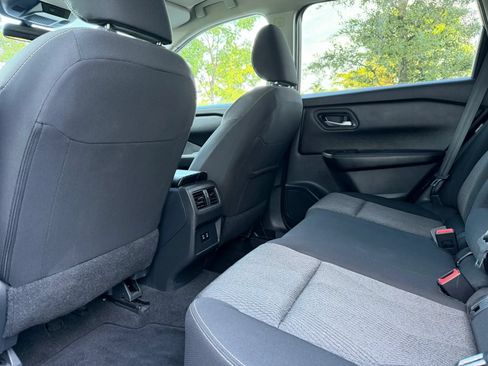 Used 2025 Nissan Rogue SV FWD image 39