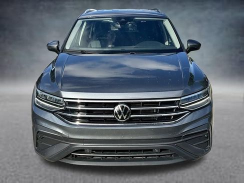 Used 2024 Volkswagen Tiguan SE FWD image 2