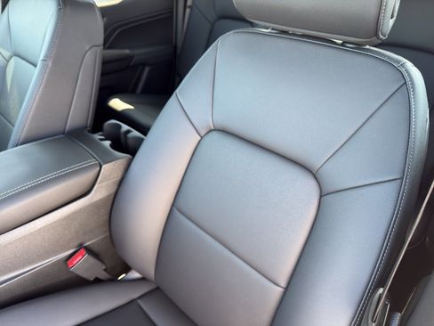 New 2026 GMC Canyon Elevation w/ Convenience Package image 13