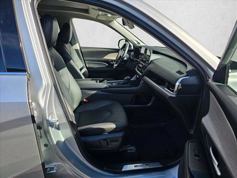 Used 2024 Toyota Grand Highlander Limited image 10