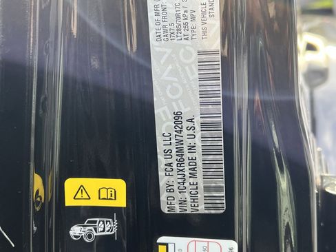 Used 2021 Jeep Wrangler Unlimited Rubicon 4xe w/ Steel Bumper Group AWD/4WD image 41